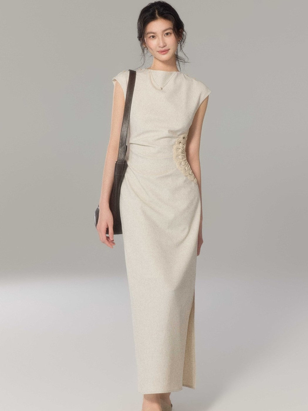 HERCHIC Đầm Midi Móc Len Màu Be Nơi Công Sở Thanh Lịch