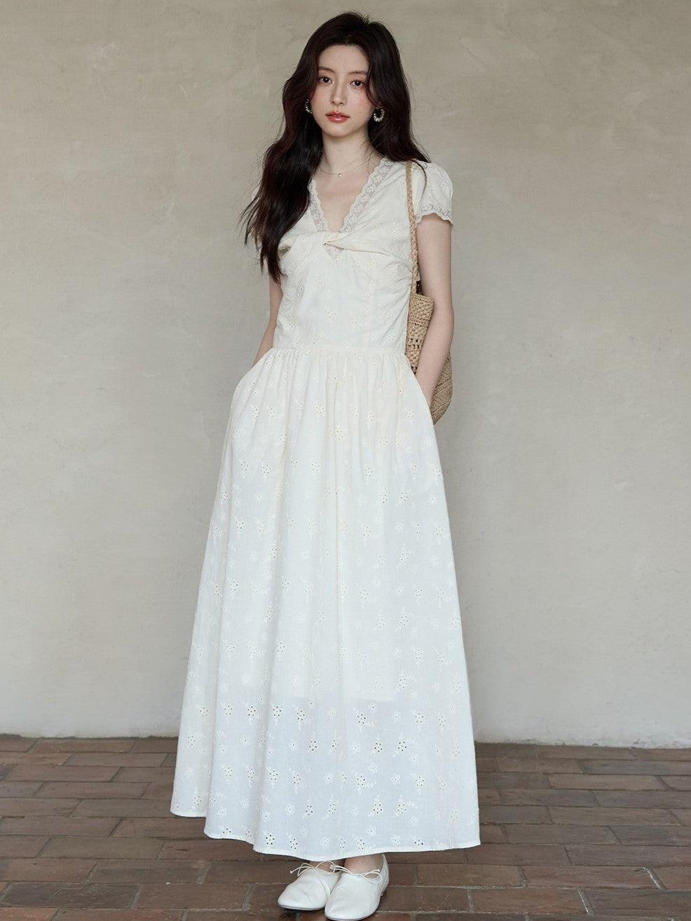 HERCHIC Đầm Maxi Cổ V Phối Ren Màu Hạnh Nhân Đi Du Lịch